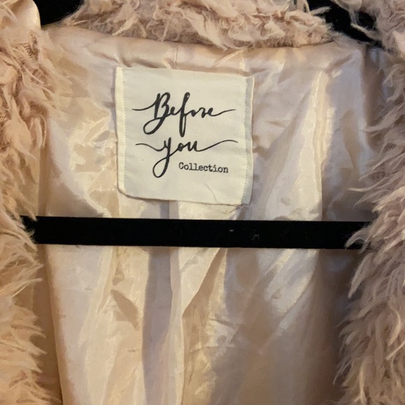 Faux fur, champagne coat… perfect weight… STUNNING AND SO UNIQUE - Picture 2 of 4